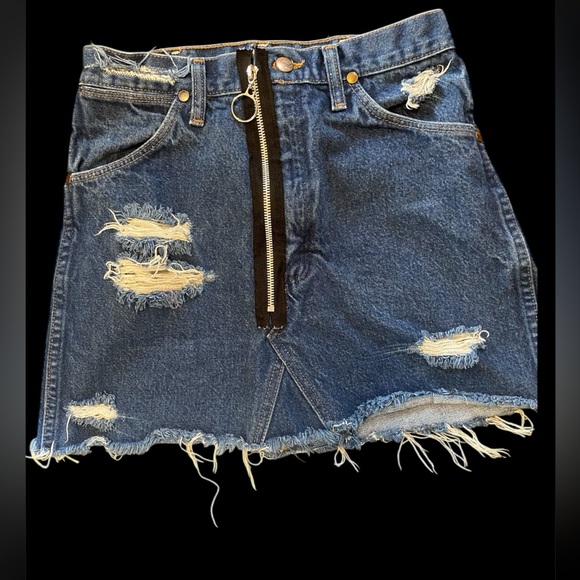 Wrangler Dresses & Skirts - Wrangler 🤠 distressed, denium skirt NWOT